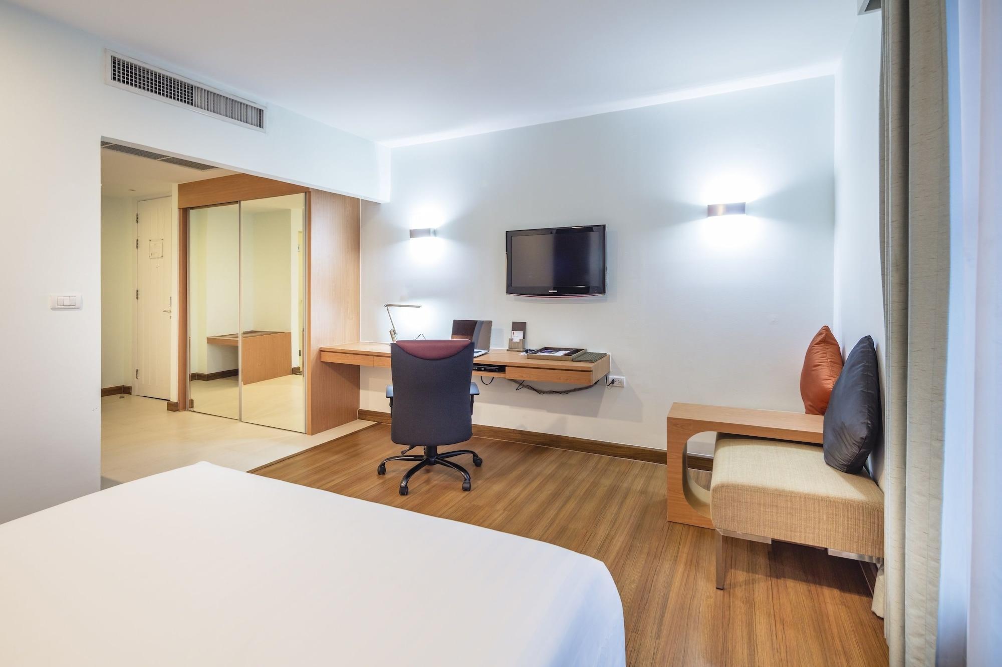 Hotel Solo, Sukhumvit 2, Bangkok - Sha Extra Plus Экстерьер фото